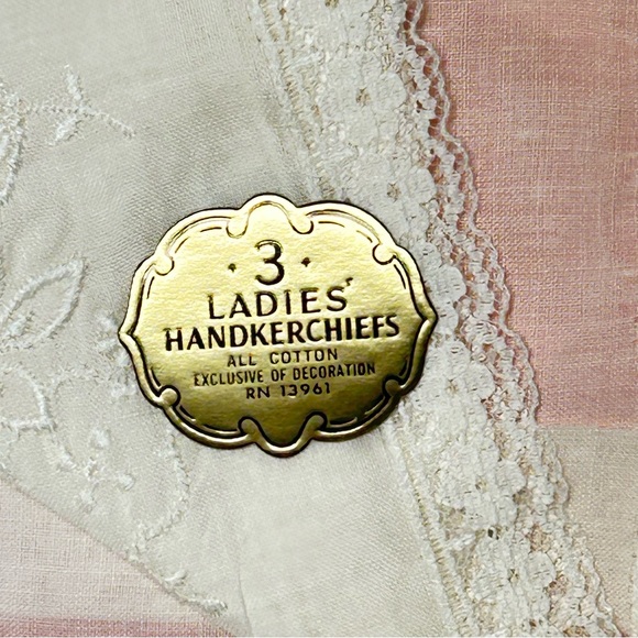Vintage Ladies Cotton Handkerchiefs 3 Hankies White Embroidered Lace Edges NEW - Picture 5 of 6